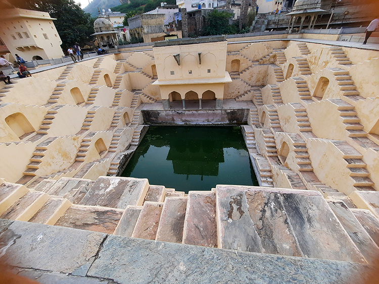 Steps at the kund