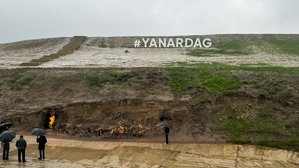 Yanar Dag (1)
