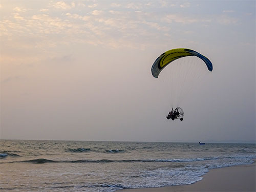 >Para sailing at Colva Beach
