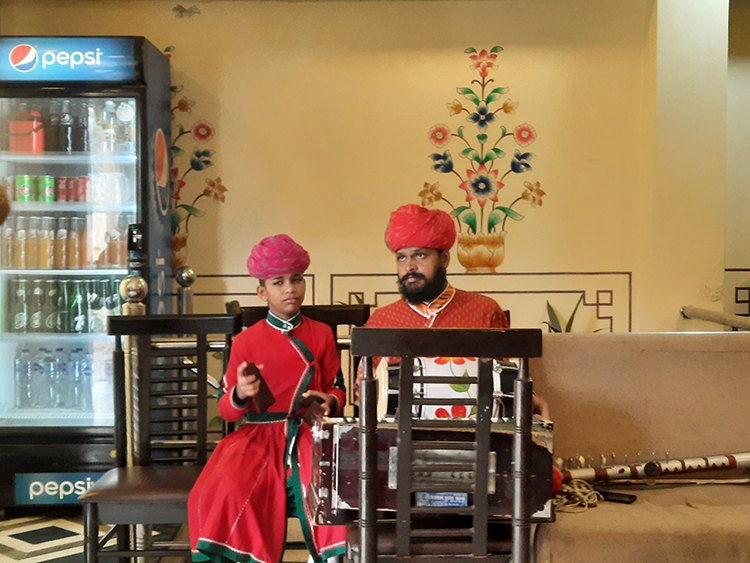 Live Folk Music