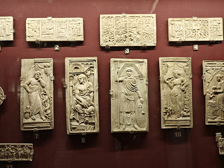 Golden artefacts