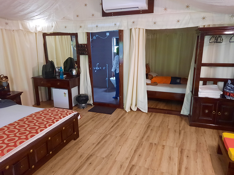 Premium Tent room