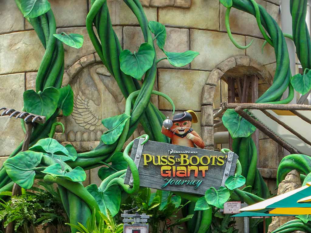 Puss in Boots giant Journey