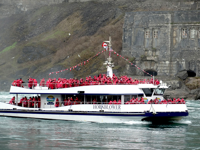 Tourists from Canadian side