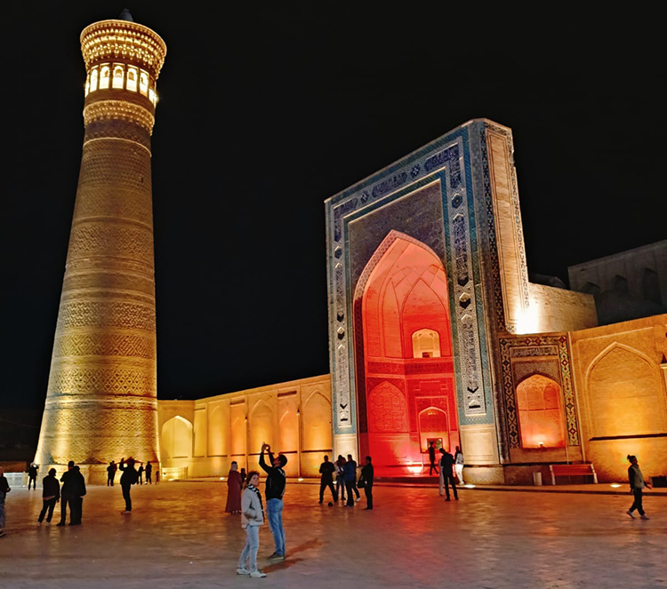 Po-i-Kalon courtyard night view